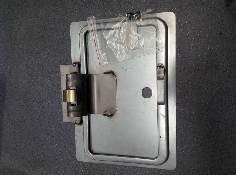 弹簧铰链铁加油口盖(260*160,锁)-1