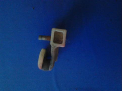 Блок крепления кронштейна колпака колеса задний