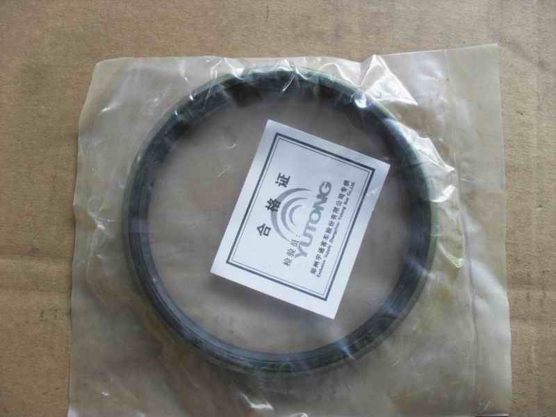 Сальник ступицы; внутренний диаметр 114 .5 внешний диаметр 133 ширина 10