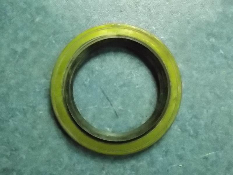 Сальник ступицы переднего колеса