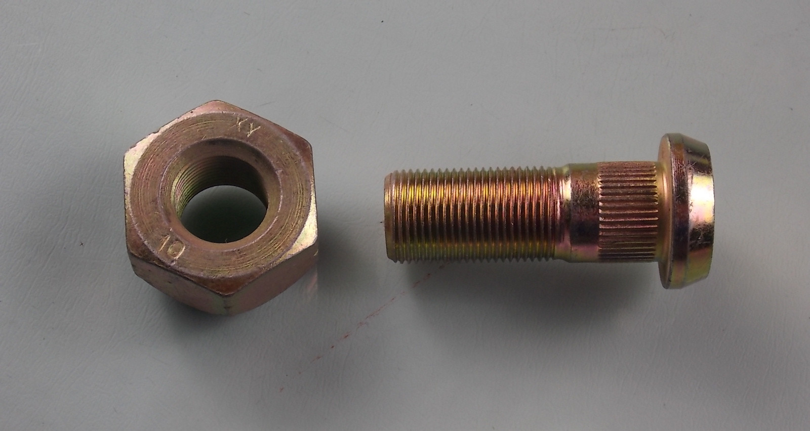 Tire nut-right rotating