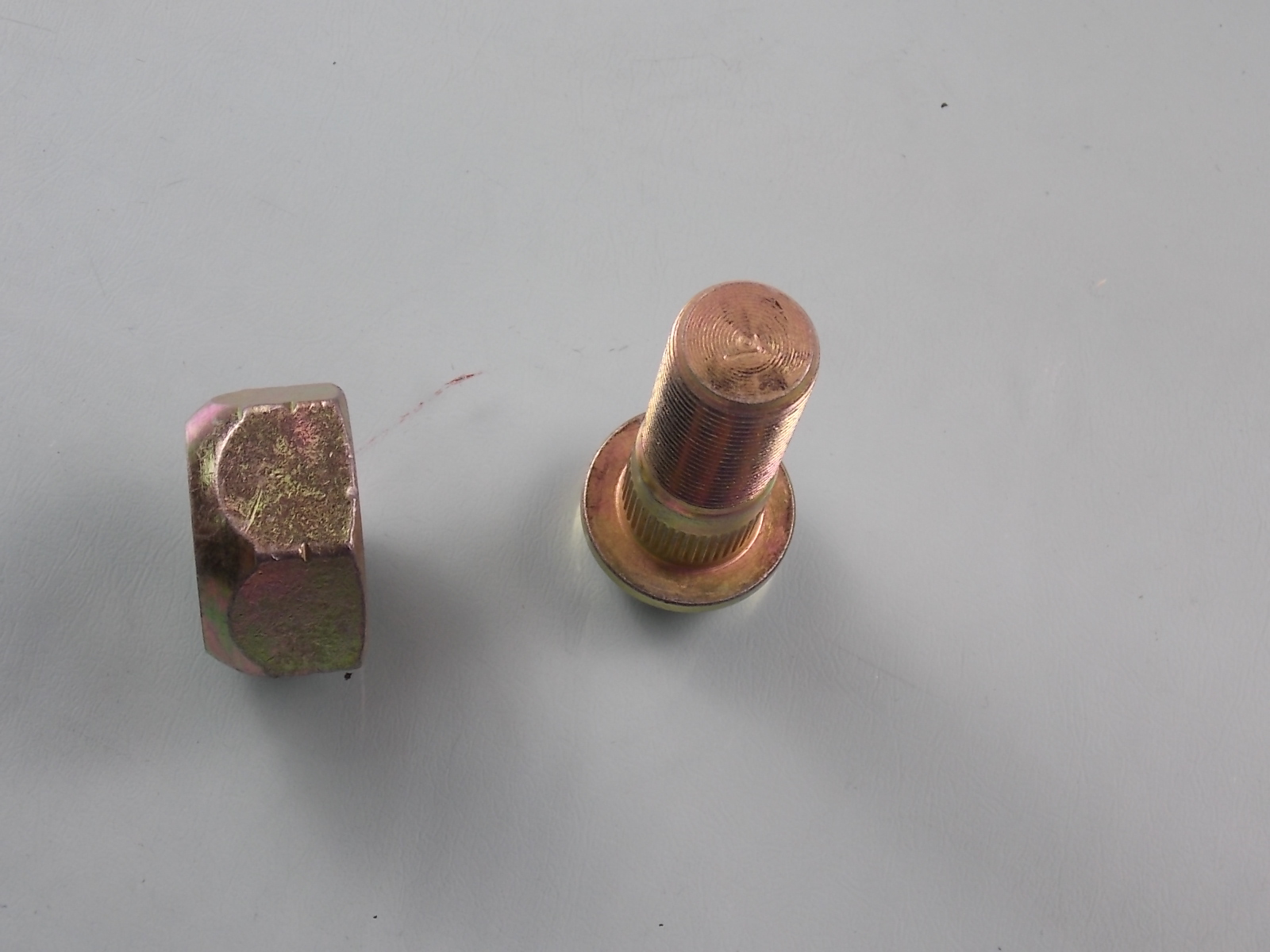 Tire nut-right rotating-1