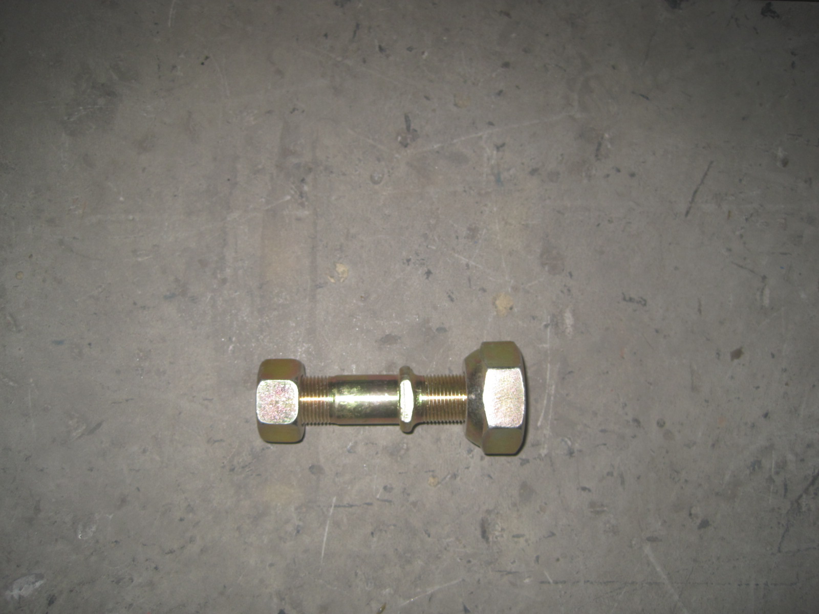 Гайка болта крепления правого переднего колеса-1