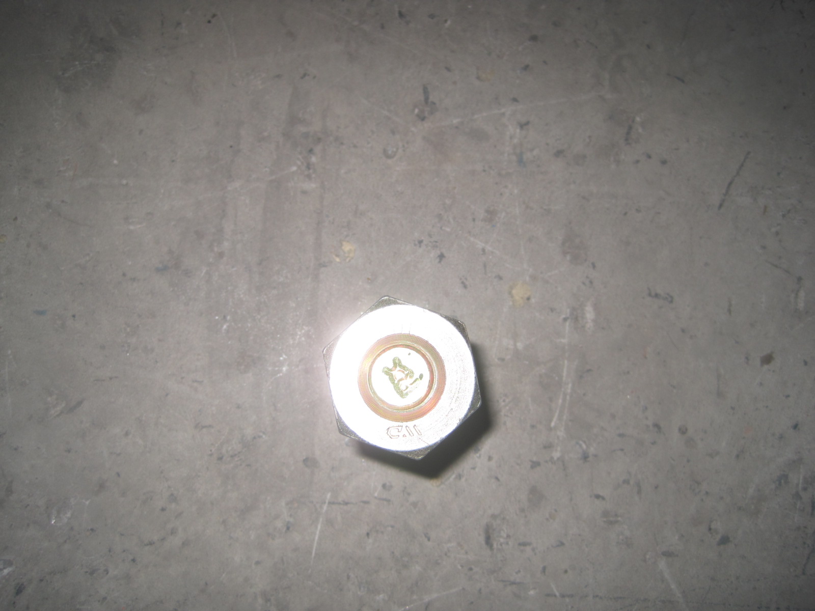 Гайка болта крепления правого переднего колеса-2