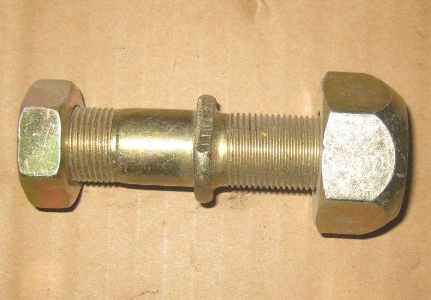 Гайка болта переднего колеса правая