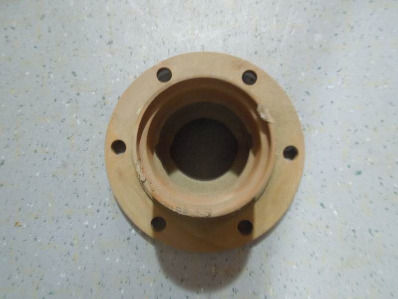 Front wheel hub