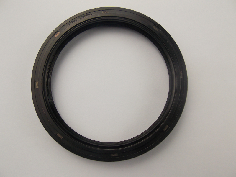 Front wheel hub oil seal
