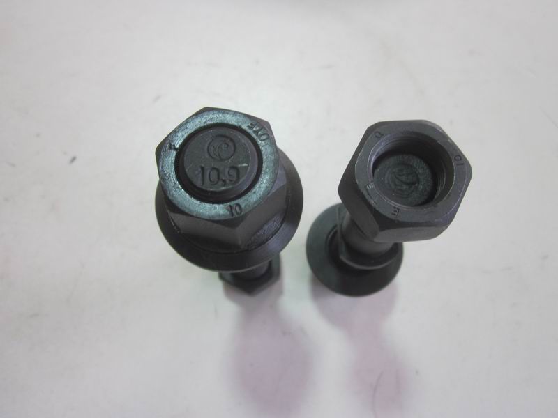 Колесные болты и гайки в сборе; М 18 *1,5; содержит 3 шт.