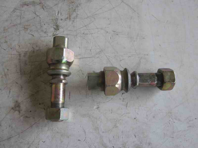 Wheel bolts and nut assembly-right