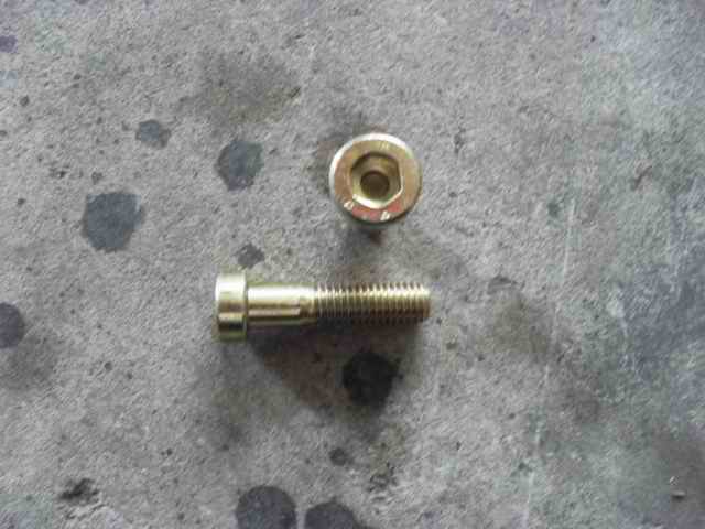 Контргайка болта рулевого шарнира; удалил так же, как 3103-00676