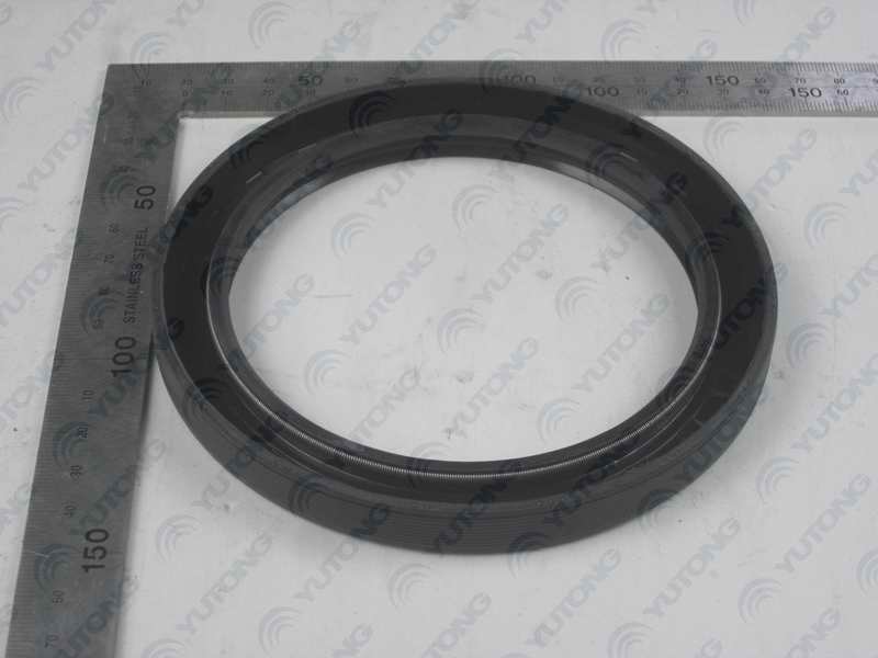 Сальник ступицы переднего колеса