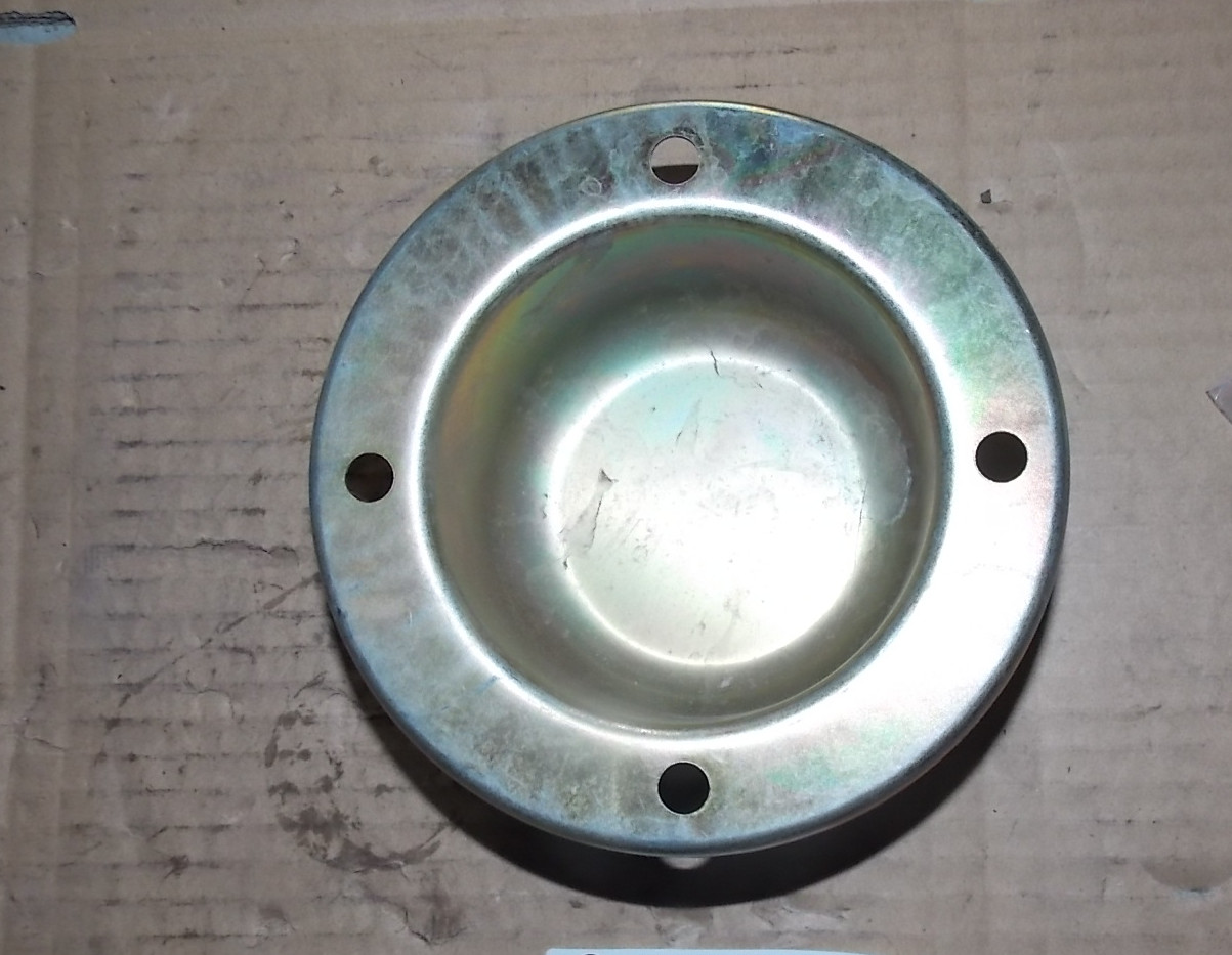 Передняя крышка ступицы; удалил так же, как 3001-00112