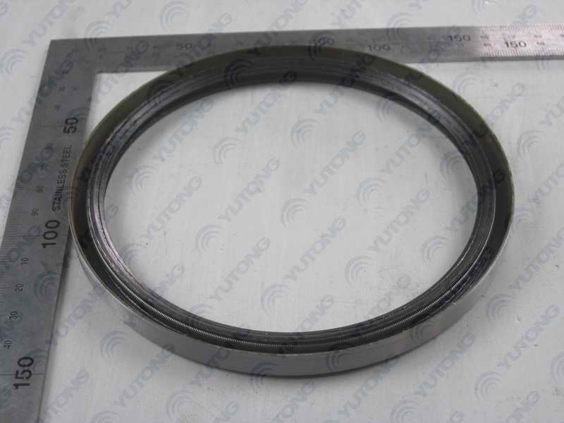 Front hub oil seal assembly