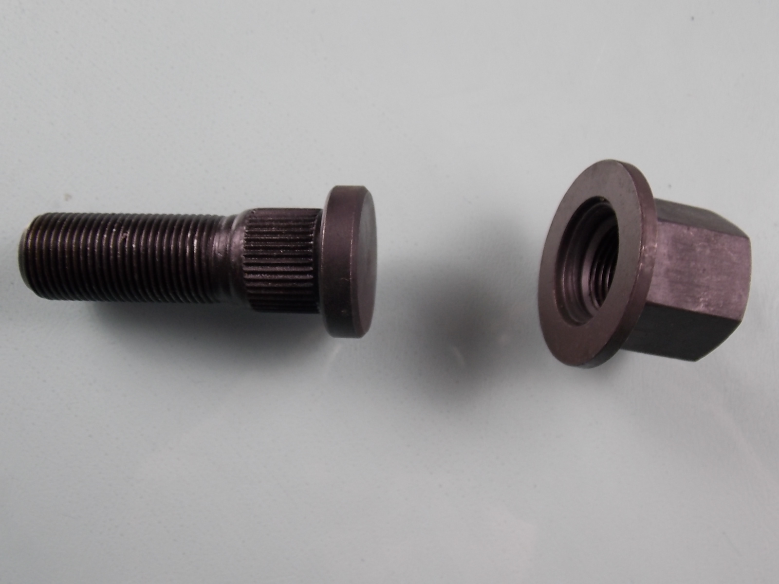 Tire bolts-left rotary