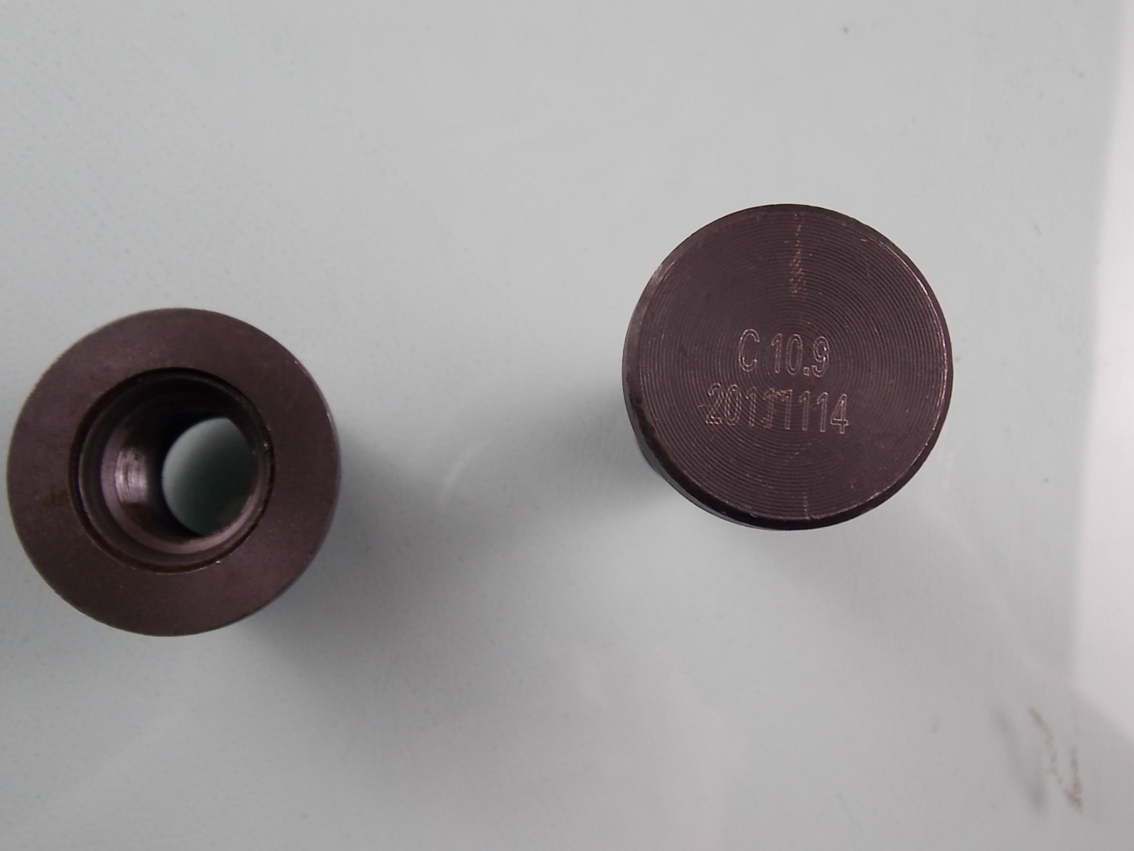 Tire bolts-right rotating-1