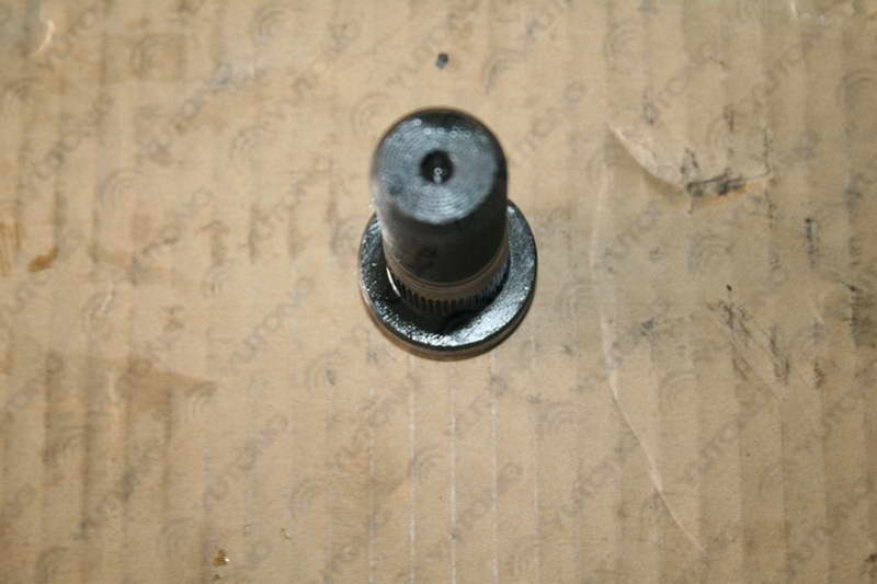 Wheel bolts, M22*1.5*66, 10.9, cut edges + knurled-2