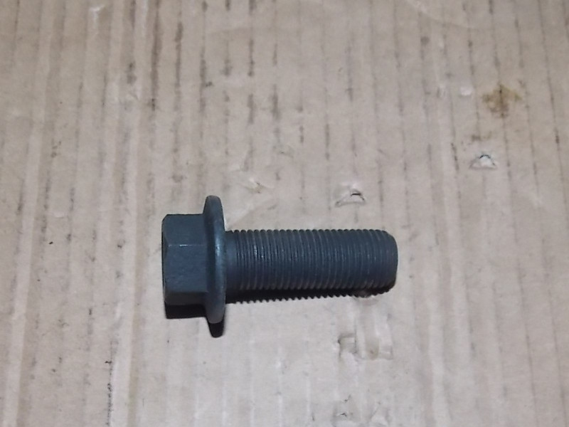 Tighten brake disc bolts; M14*1.5*40