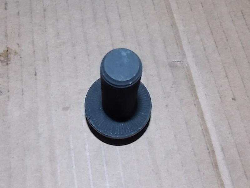 Tighten brake disc bolts; M14*1.5*40-1