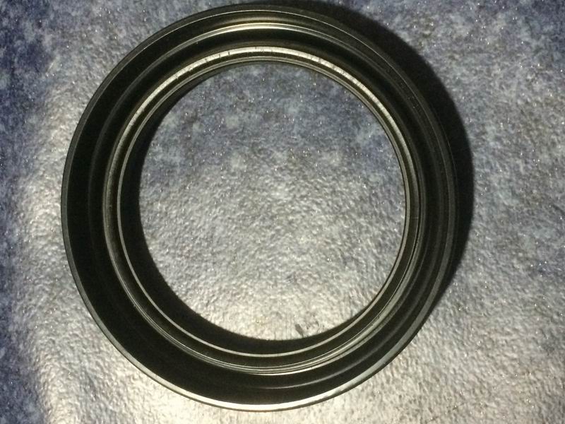 Front wheel hub oil seal
