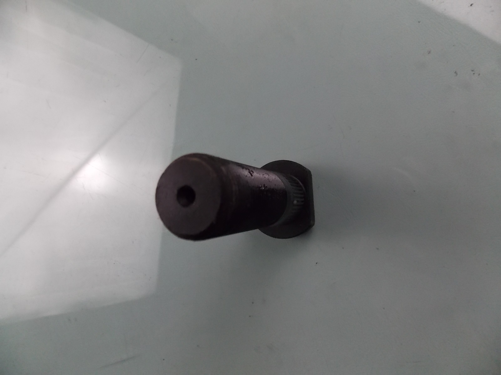 Wheel bolts, M20*1.5*70, 10.9, cut edges + knurled-2
