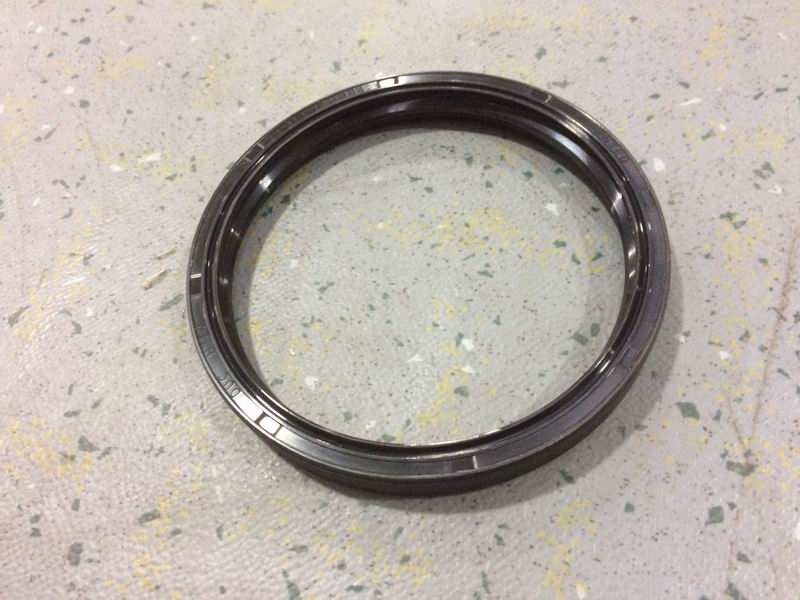 Сальник ступицы; внутренний диаметр 98 ; внешний диаметр 113 ; толщина 12-2