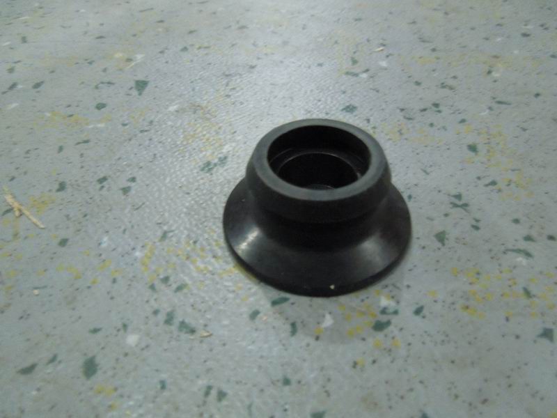 Резиновая вентиляционная заглушка торцевой крышки ступицы