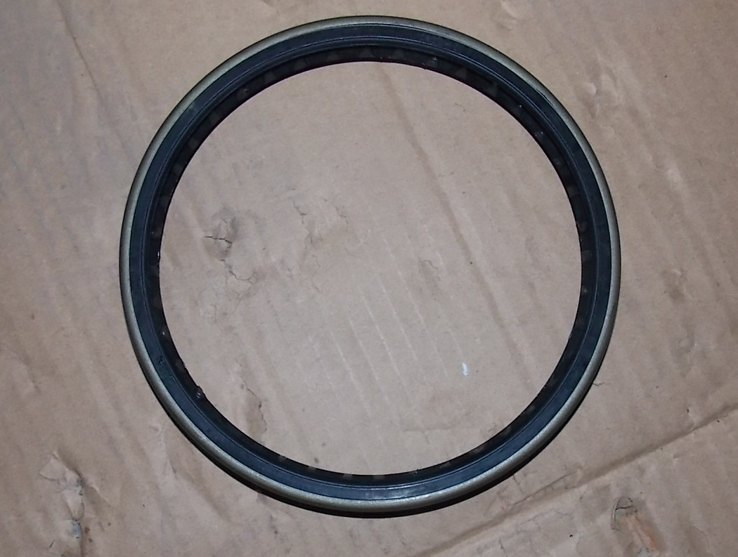 Внутренний сальник заднего колеса
