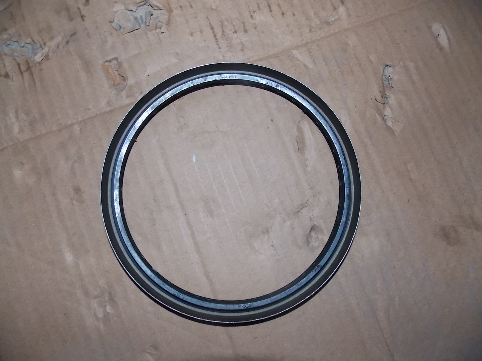 Rear wheel internal oil seal-1