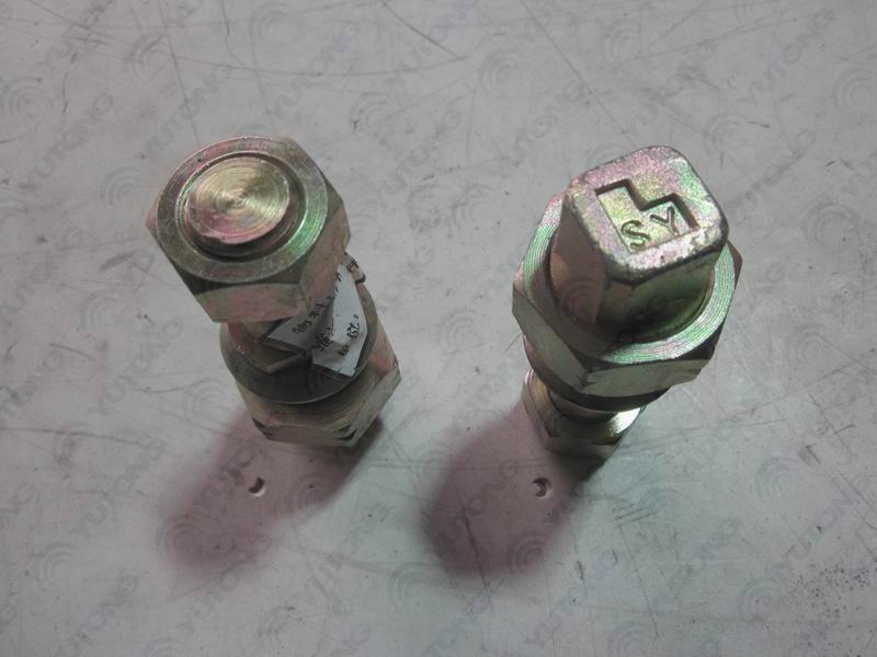 Rear wheel bolt nut-left-1