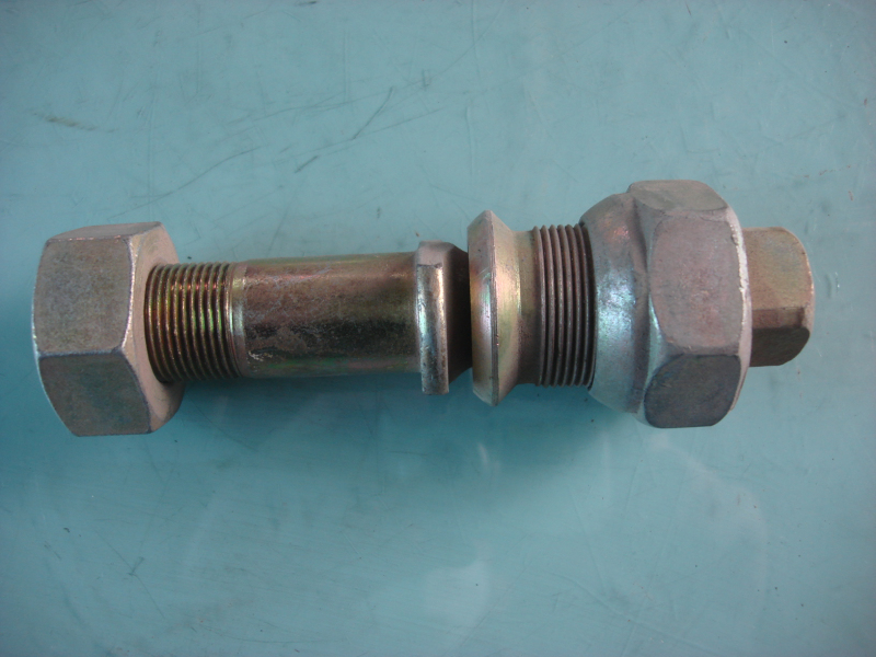 Колесные болты и гайки в сборе