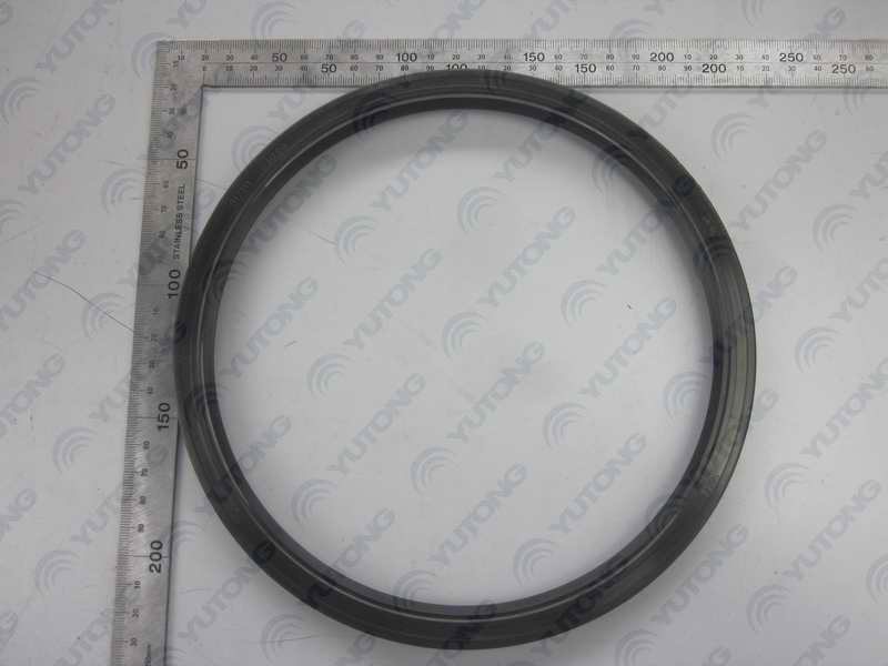 Oil seal inside the hub; inner diameter 184; outer diameter 208; thickness 16
