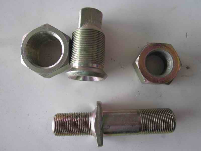 Wheel bolts and nut assembly-right