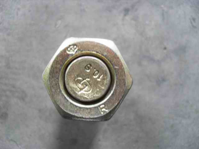 Гайка болта крепления заднего колеса Правая; удалить то же самое, что и 3104-00081-2