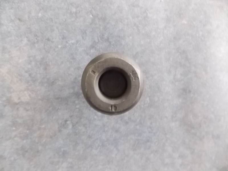 Задний ступичный подшипник; удалил так же, как 3104-00024-2