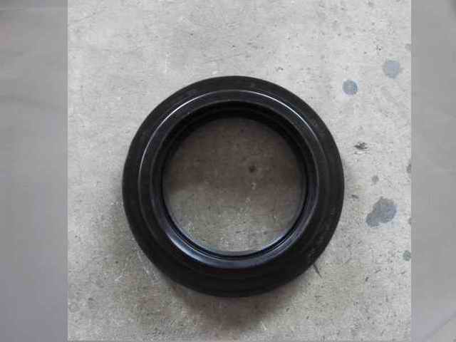 Active bevel gear oil seal; inner lip φ90; used 2402-02274 generations