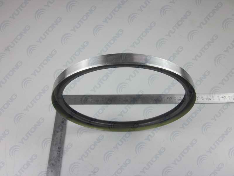 Oil seal in the hub-1