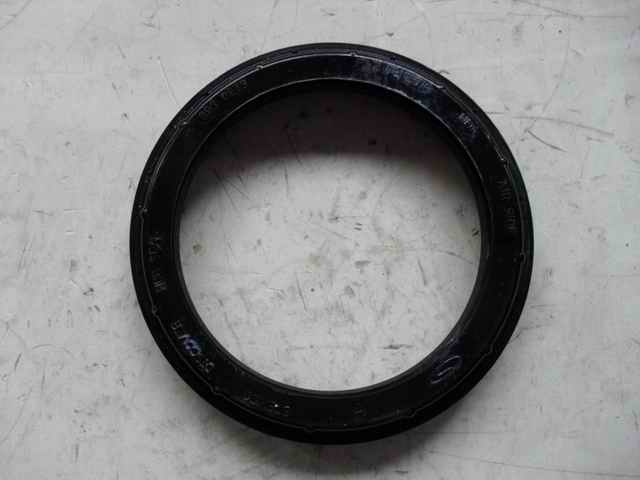 Hub oil seal; can be used for generations of 9304-14396-1