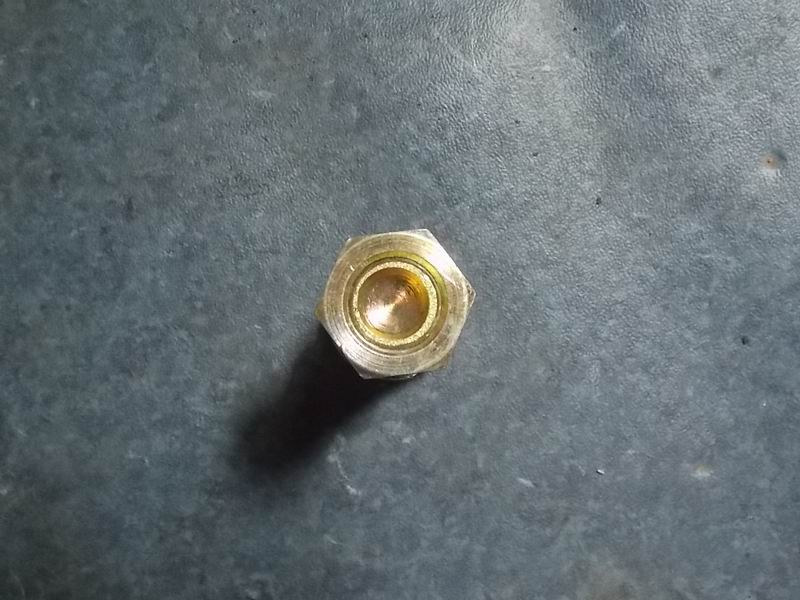 Гайка болта крепления заднего колеса правая-2