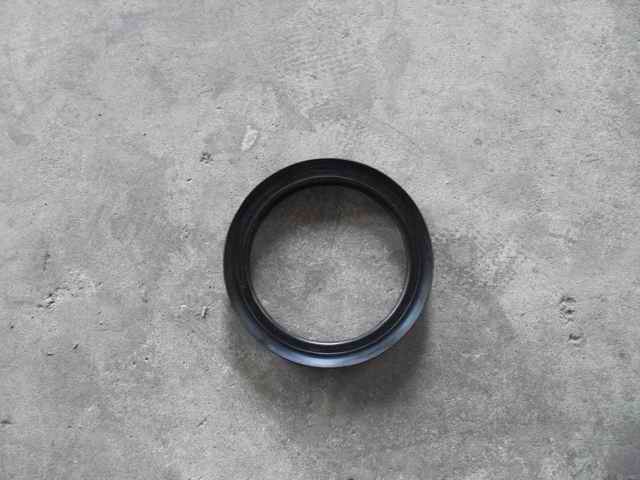 Rear hub oil seal, deleted the same as 3104-00207