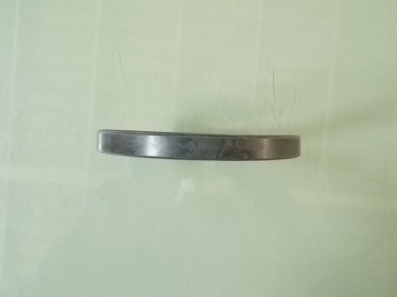 Oil seal in rear wheel hub-2