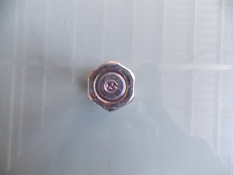 Rear wheel bolt nut-right-1