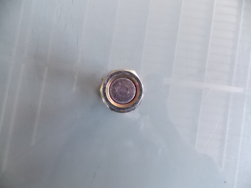 Rear wheel bolt nut-right-2
