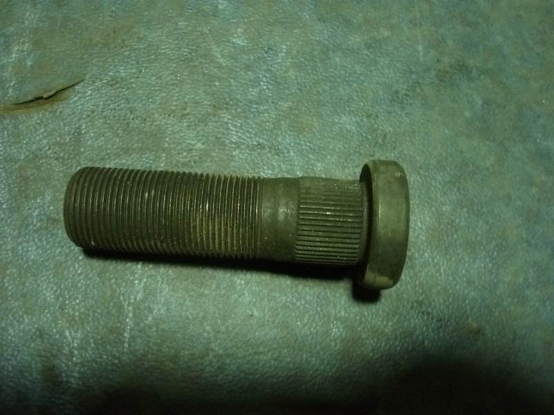 Hub fastening bolts M22*1.5