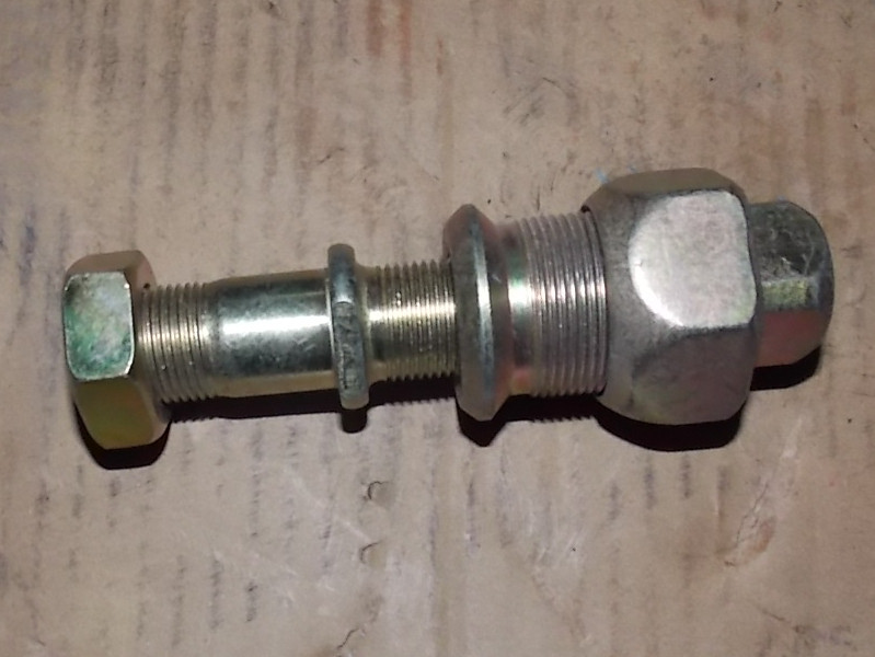Left wheel bolt nut