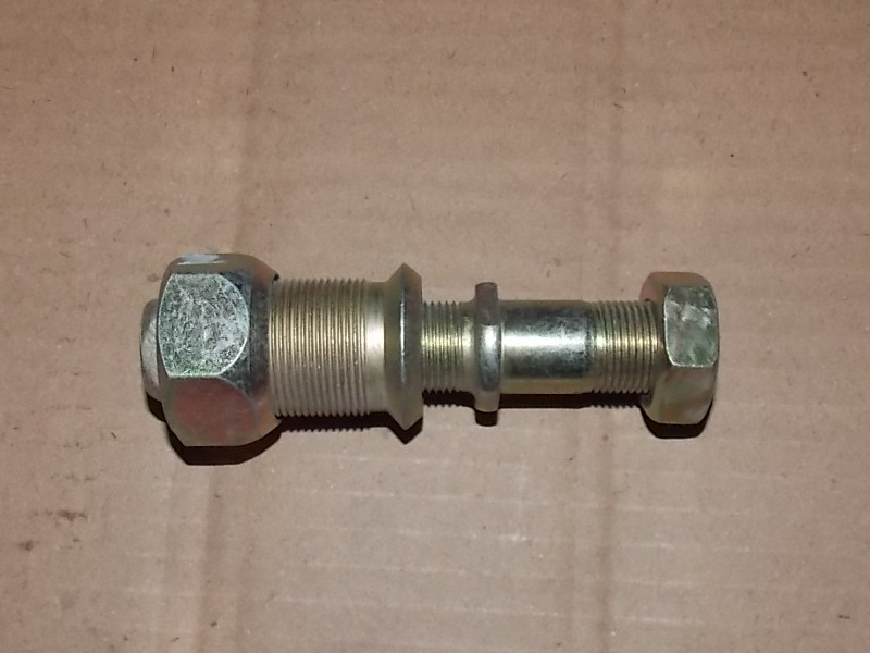Right wheel bolt nut