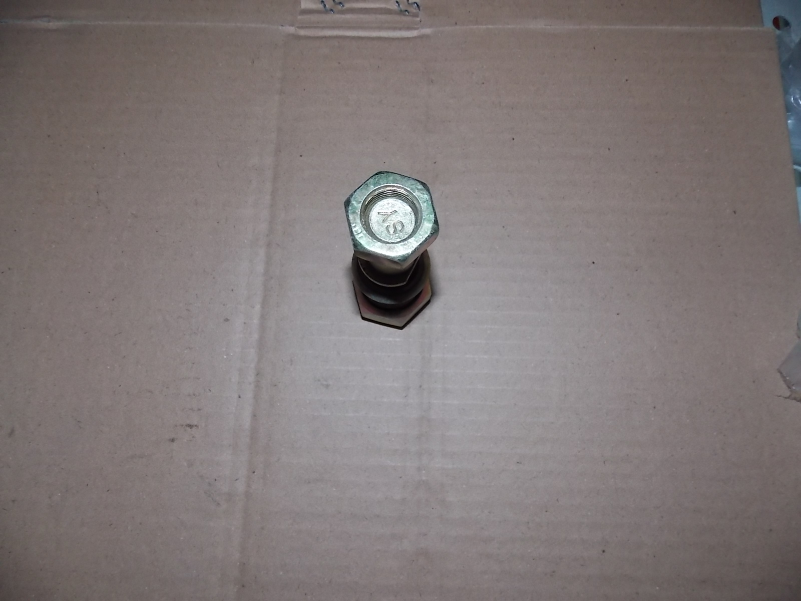 Гайка болта правого колеса-1