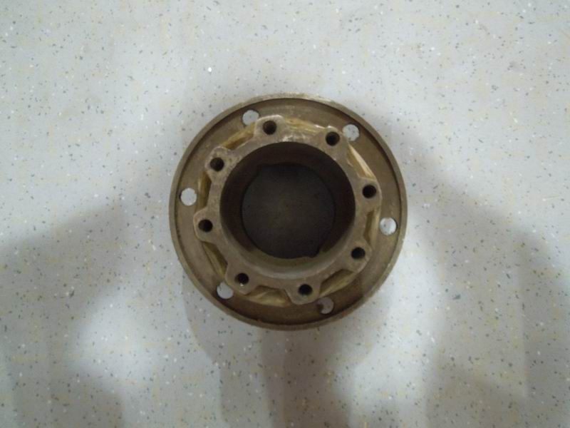 Rear wheel hub
