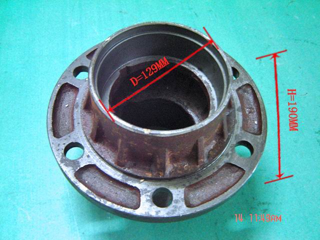 Rear wheel hub