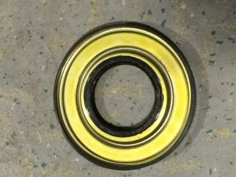 Rear wheel hub outer oil seal