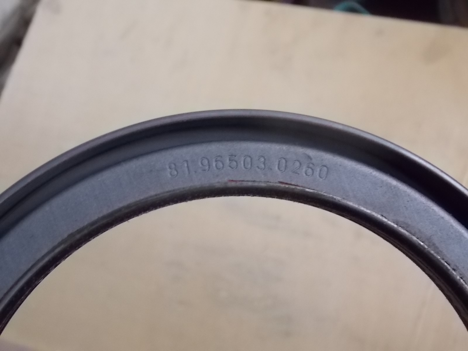 D Disc rear axle oil seal-1